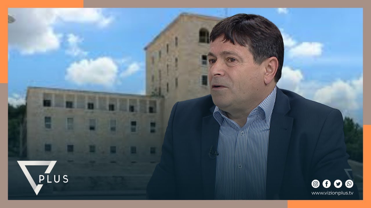 7pa5 - Dridhet e përlotet profesori: Nuk kam turp që kam një makinë të thjeshtë! - Vizion Plus