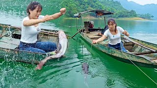 Living off grid, 1 Year of Building a life on an island, Catching fish on a big lake