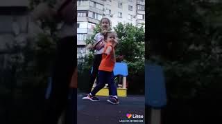 Маленькое вирусное видео из Лайков от Калайдушек! Катя и Лиза отжигают!