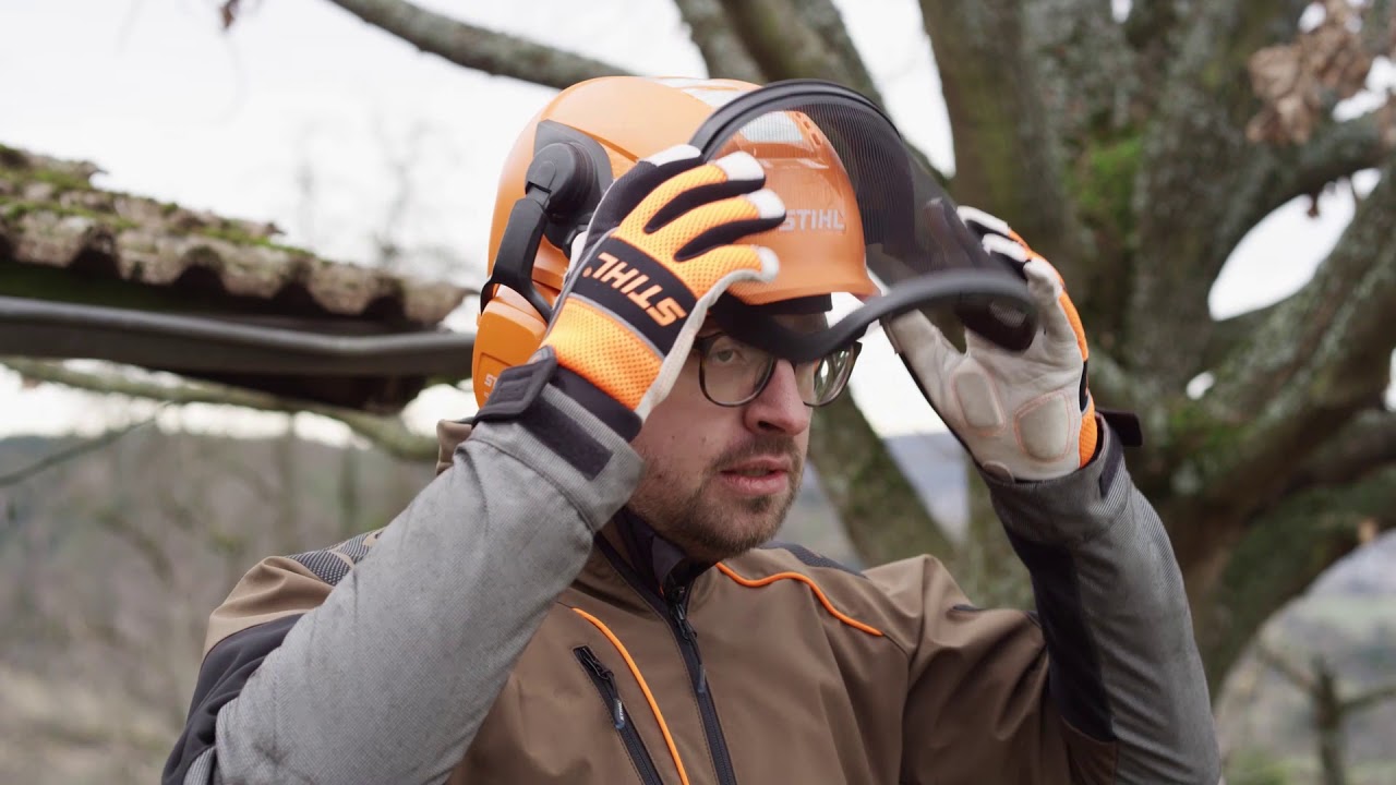 Start av STIHL MS 261 mellom knærne - YouTube