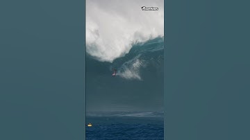 Justine Dupont’s incredible Barrel at Pe’ahi, Maui ⚡️ #peahi #justinedupont #powerlinesproductions