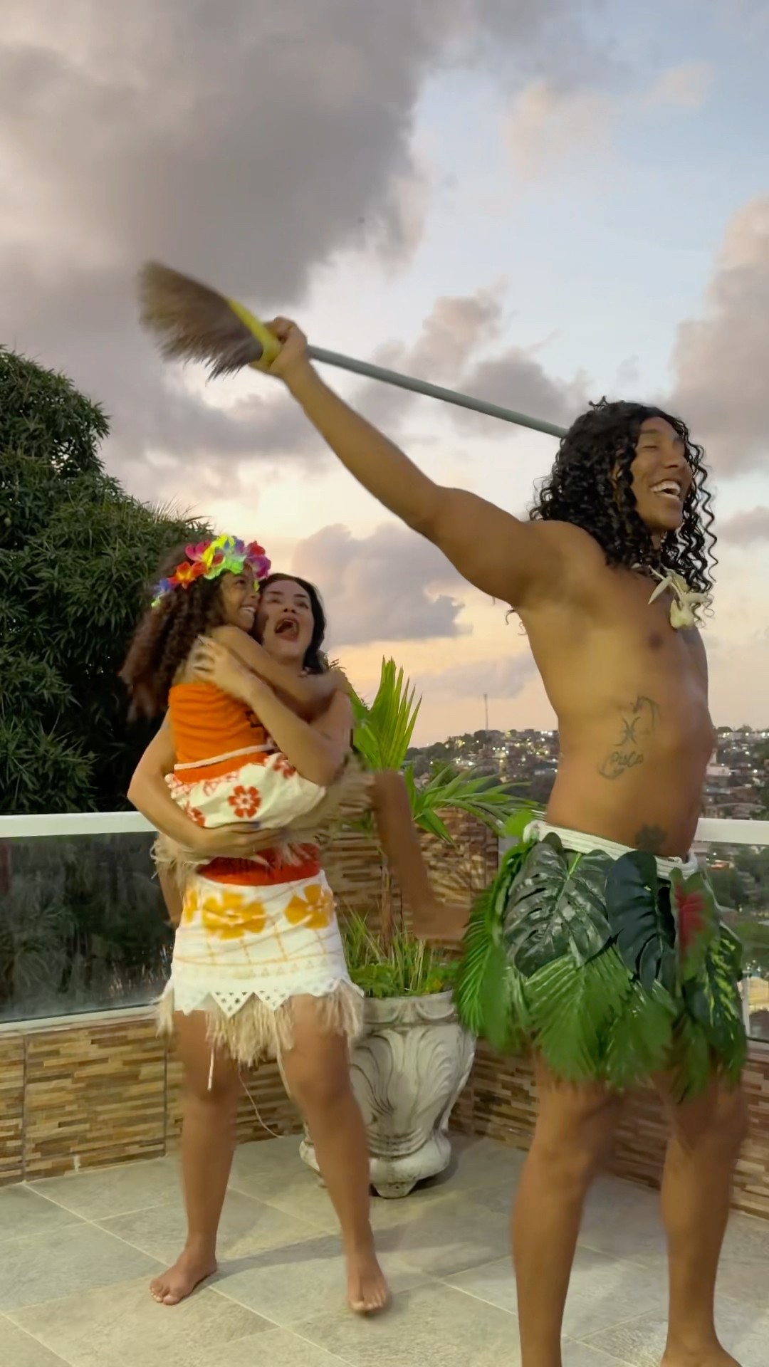 MOANA e SIMEA não tem pena do MAUI! ​⁠@mayca.brasil #moana #funny #funnymemes #apollosant #short