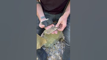 Pressure flaking stone #novembersouth #flintknapping lithics