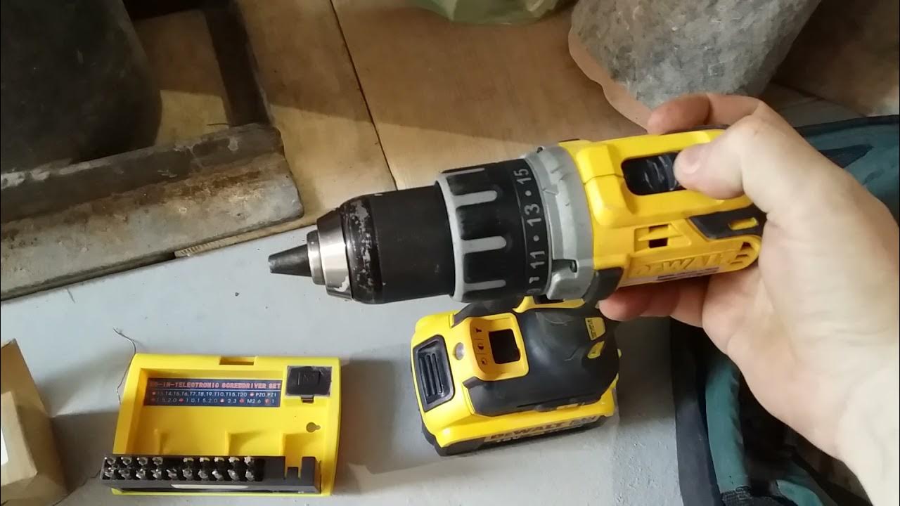 Как снять головку шуруповерта видео Ремонт шуруповерта DeWalt Люфт биение патрона - YouTube