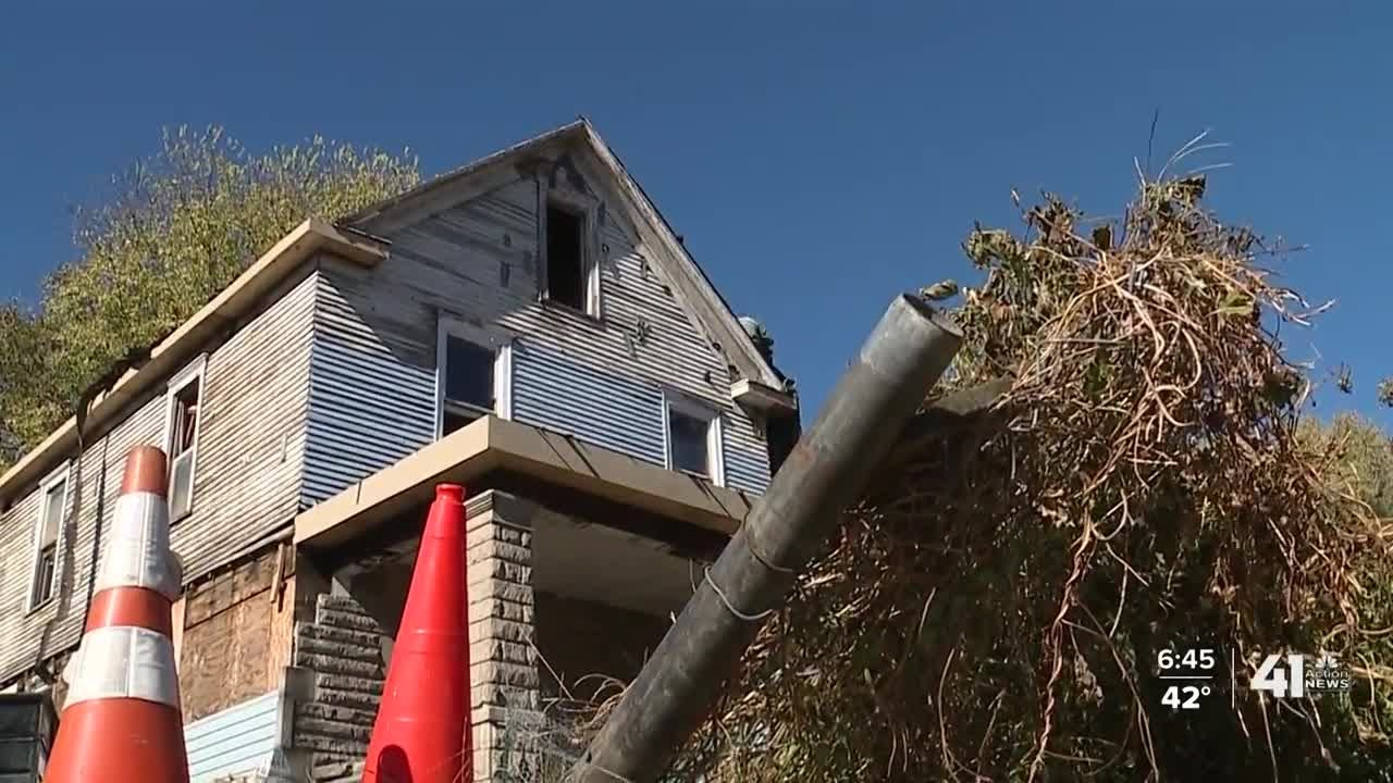 Community helps woman repair home