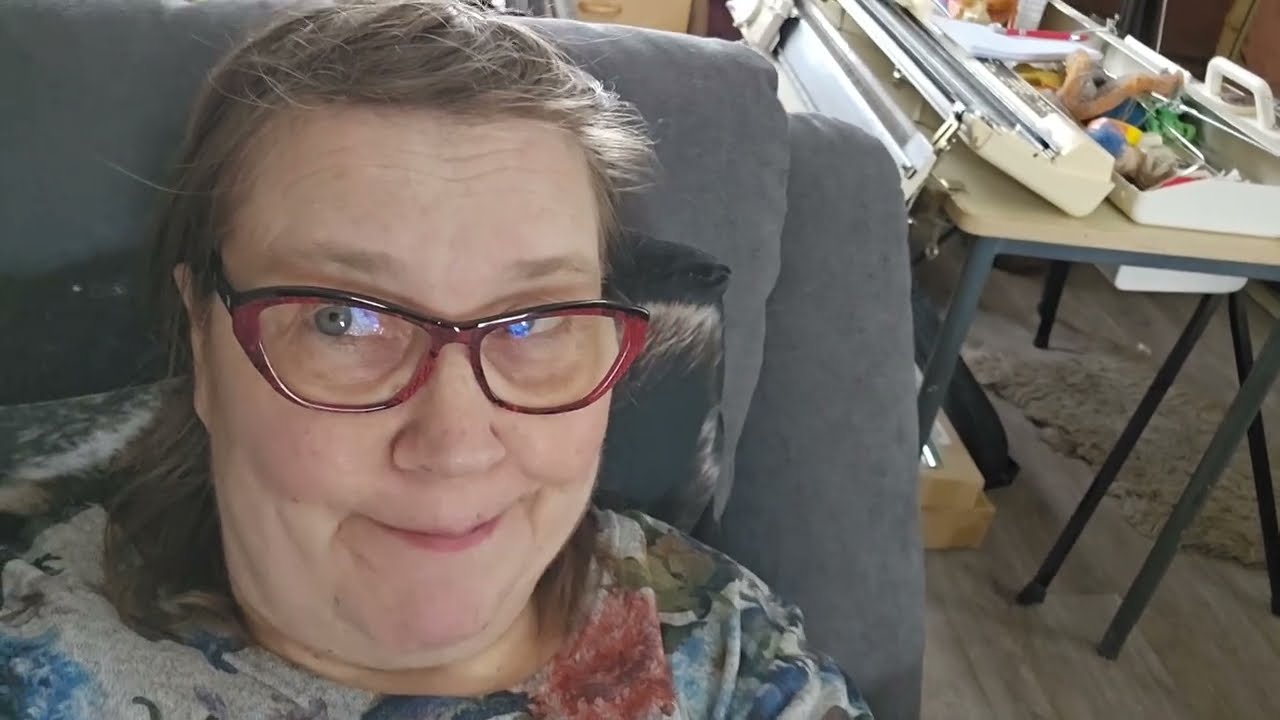 Kuka minä olen? Juttua uusille katsojille. Who am I?