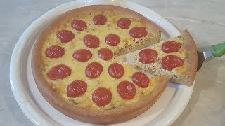 Пирог с помидорами черри, пастромой и сыром.