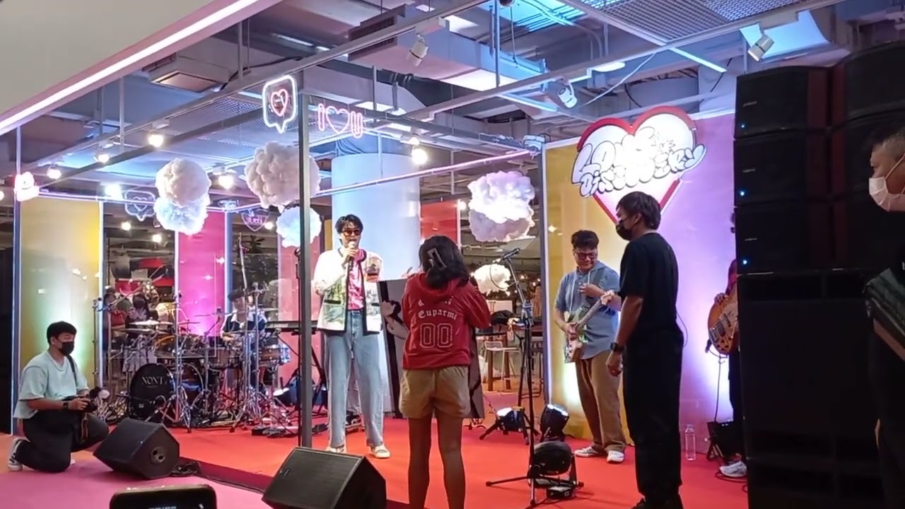 Nont Tanont ที่ Siam Discovery 9.2.2023 แจกลายเซ็นแฟนคลับ