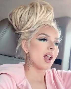 Zhavia bopping to her new single '17'!