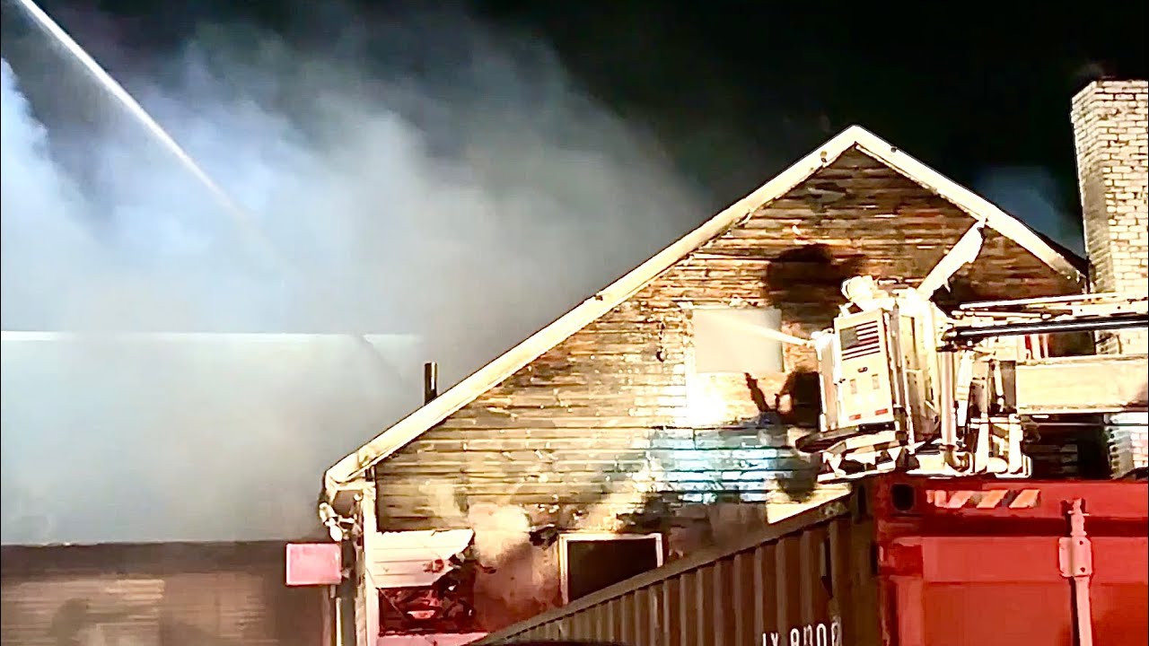 FDNY BOX 4516~FDNY BATTLING 3RD ALARM FIRE IN VACANT DWELLING WITH ...