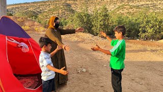 Download Lagu Emotional Reunion of a Son with His Homeless Mother After Years of Waiting MP3 Download Lagu Emotional Reunion of a Son with His Homeless Mother After Years of Waiting MP3