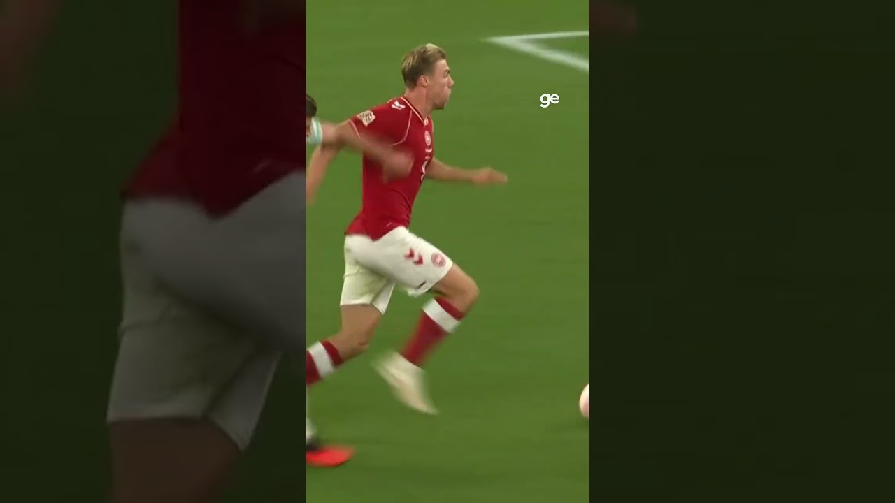 HÖJLUND EMPATA PARA A DINAMARCA E COMEMORA À LA CR7 | #shorts | ge.globo