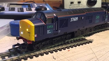 Lima DRS class 37 with all-wheel pickup