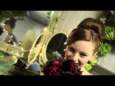 Winter Styled Bridal Inspiration | Flowers | Hair | Makeup