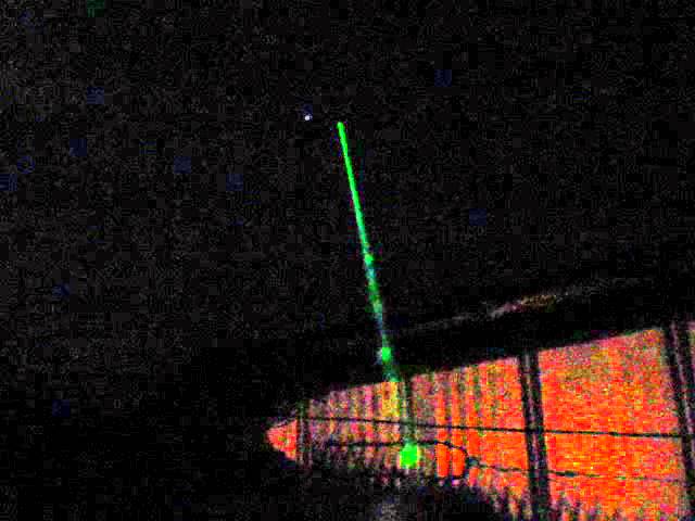 Apuntando a las Estrellas con Laser Astronómico Verde de 50mw - tienda8.cl  