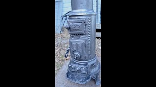 Presenting or showing off a Wingaard Cast Iron Stove  100 year old juvel !