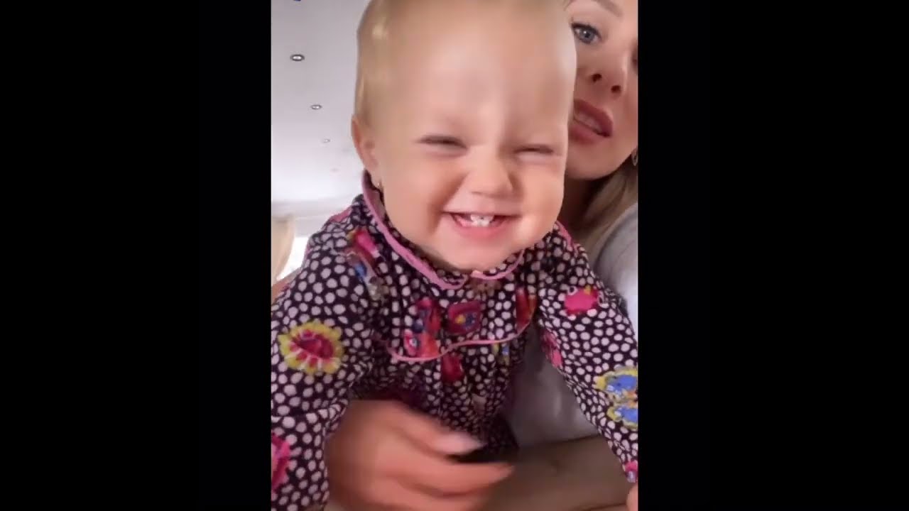 FAMILLE SANTORO LE JOLI SOURIRE DE PETITE ALBA YouTube