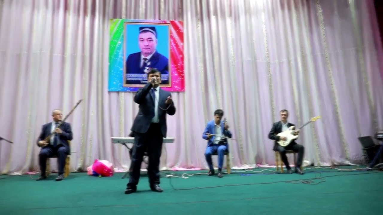 Аличон Сангинов дар ёдбуди устод Турсунмурод Отабоев