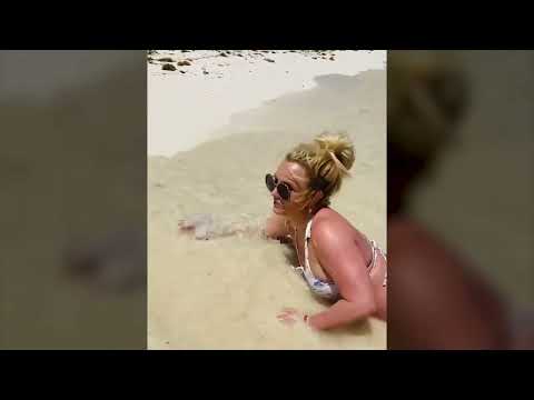 Вагітна Брітні Спірс знялася в бікіні на пляжі у Мексиці