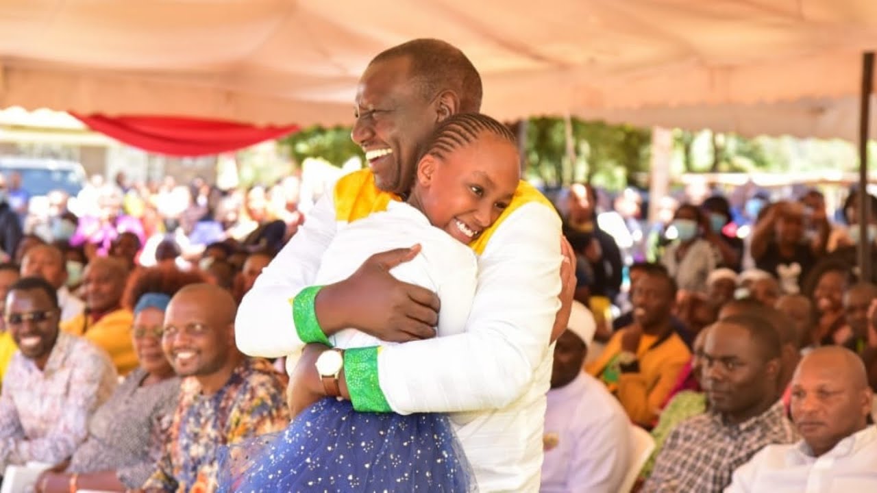 KIAMBU GIRL MOVES DP RUTO TO TEARS WITH AN AMAZING POEM!! RUTO MEANS 'RAILA UHURU TOKENI OFISINI!'