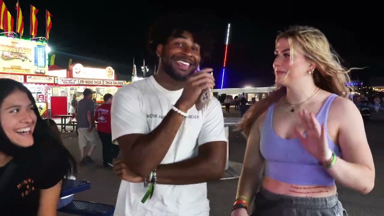 Уморительное публичное интервью на ярмарке штата Северная Дакота!!