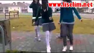 Ankaranin Bağlarida-Li̇seli̇ Kizlar Döktürüyo