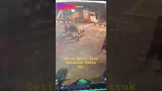 Detik detik truk ket4bra8rak kret4 4Pi