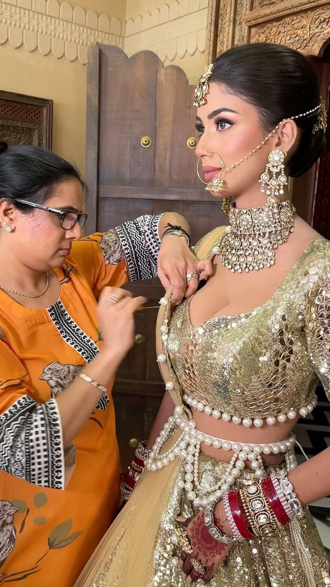 Gold \u0026 Pearls, Love Unfurls ? Makeup by Parul Garg