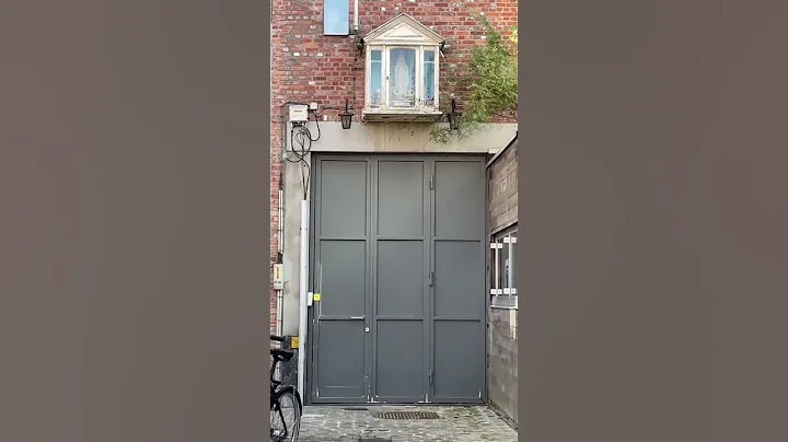 Walk through the quiet streets of Gent