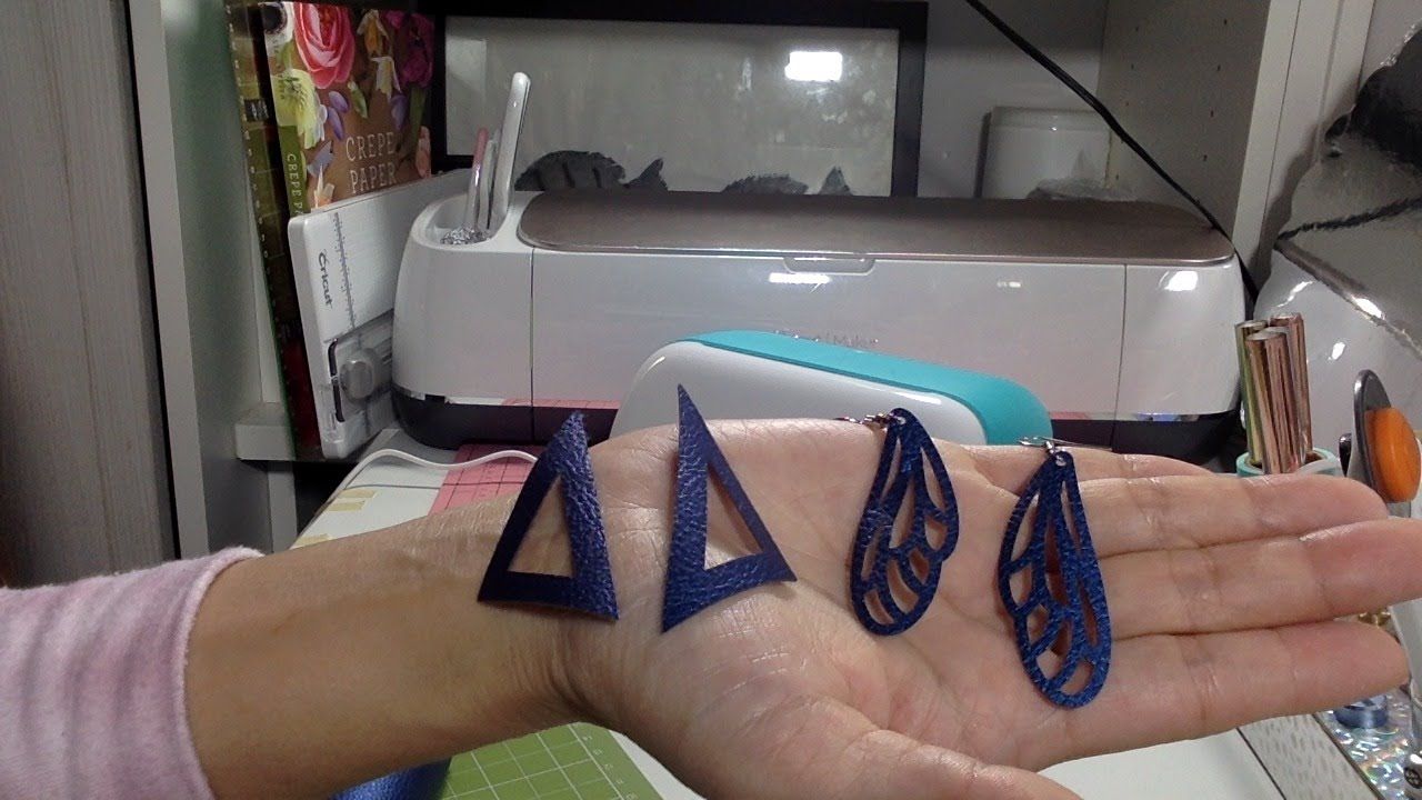 How to Make Easy Beginner DIY Faux Leather Earrings on the Cricut Joy 🔴