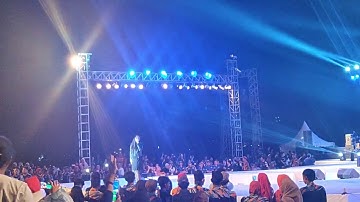 KEREN! COKELAT NYANYIKAN LAGU NASIONAL SATU NUSA SATU BANGSA