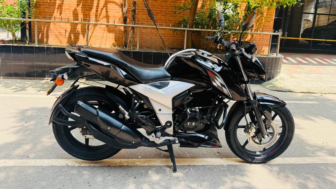TVS Apache RTR 160 4V 2023 Black