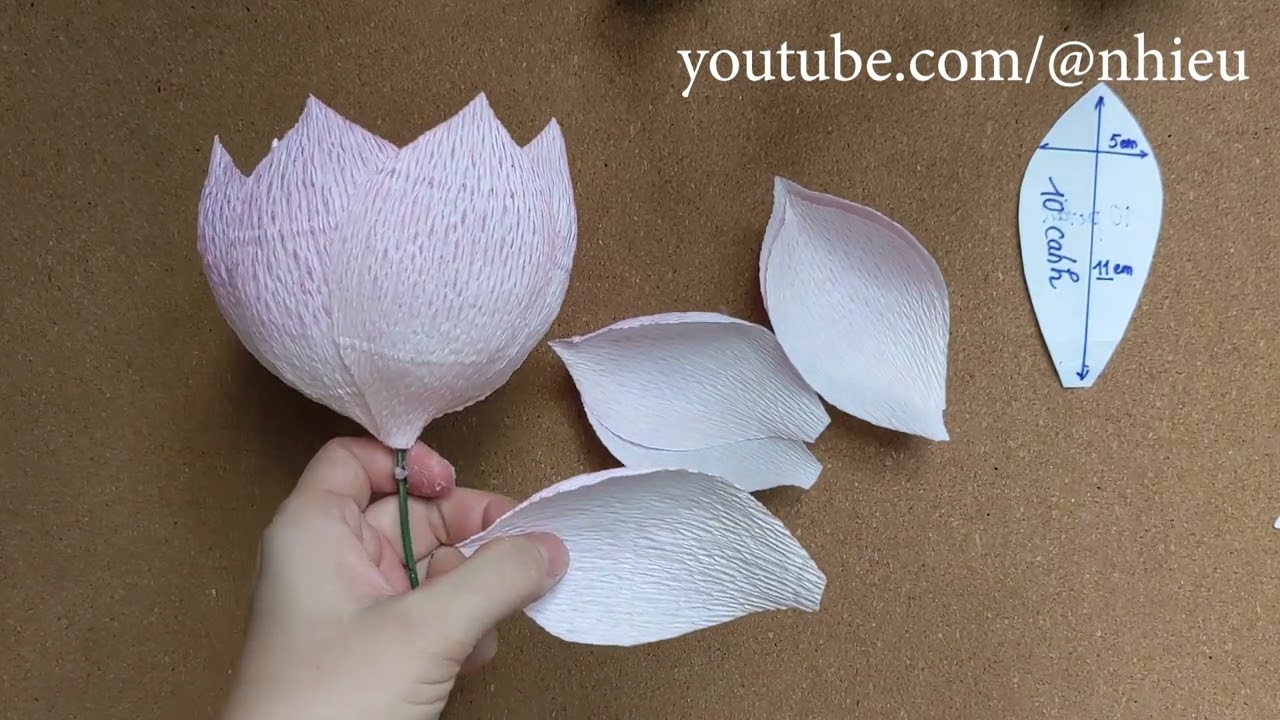 How to make a lotus flower with crepe paper / Làm hoa sen bằng giấy nhún