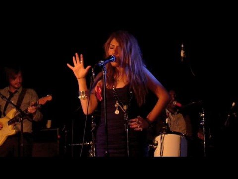 Παρακολούθηση Gabriella Cilmi - Einstein (Live) στο YouTube Παρακολούθηση Gabriella Cilmi - Einstein (Live) στο YouTube
