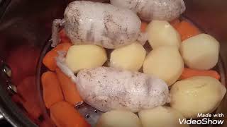 pommes de terre et carottes sautées à l'ail et ballotine de poulet