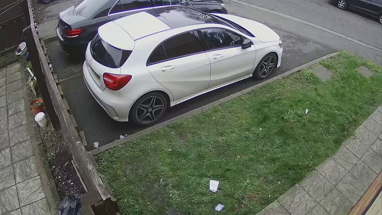CCTV Mercedes panoramic sunroof shattered on its own YouTube