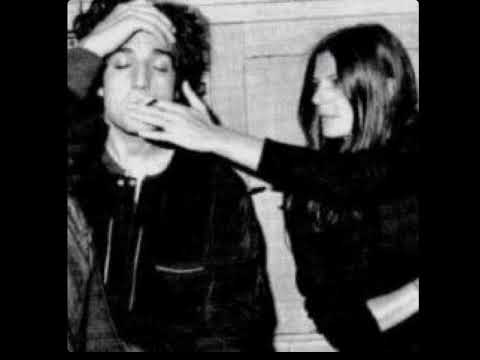 يظل اسمك علم عالي