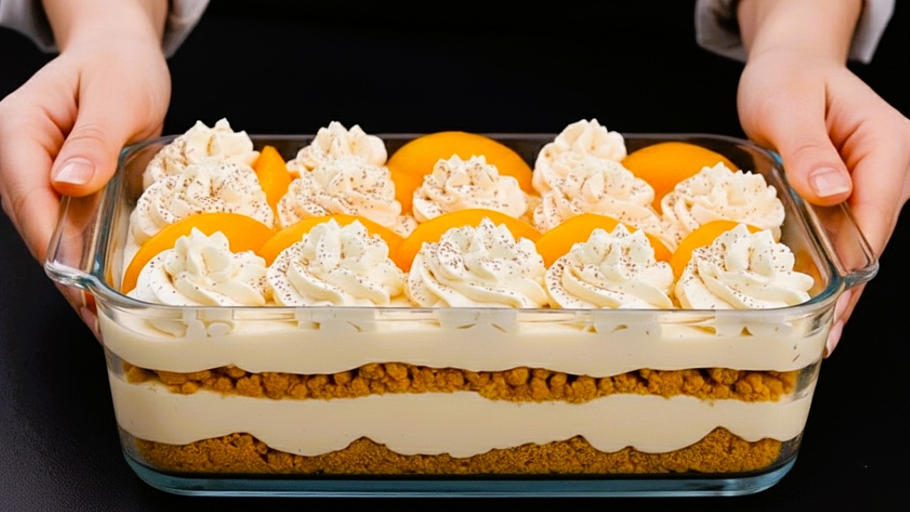 Einfach Pfirsiche und Bananen mischen! Italienisches Dessert ohne Backofen - nur 10 Minuten!