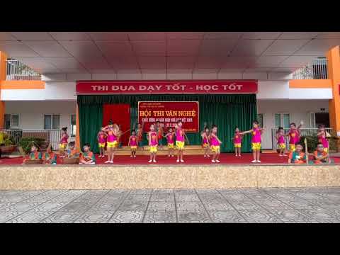 Lớp 1A1: Múa liên khúc nhạc thiếu nhi