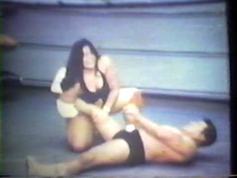 Rhonda Singh aka Monster Ripper vs El Tigre