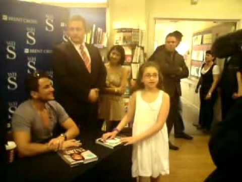 peter andre at brent cross,lielle singing for him