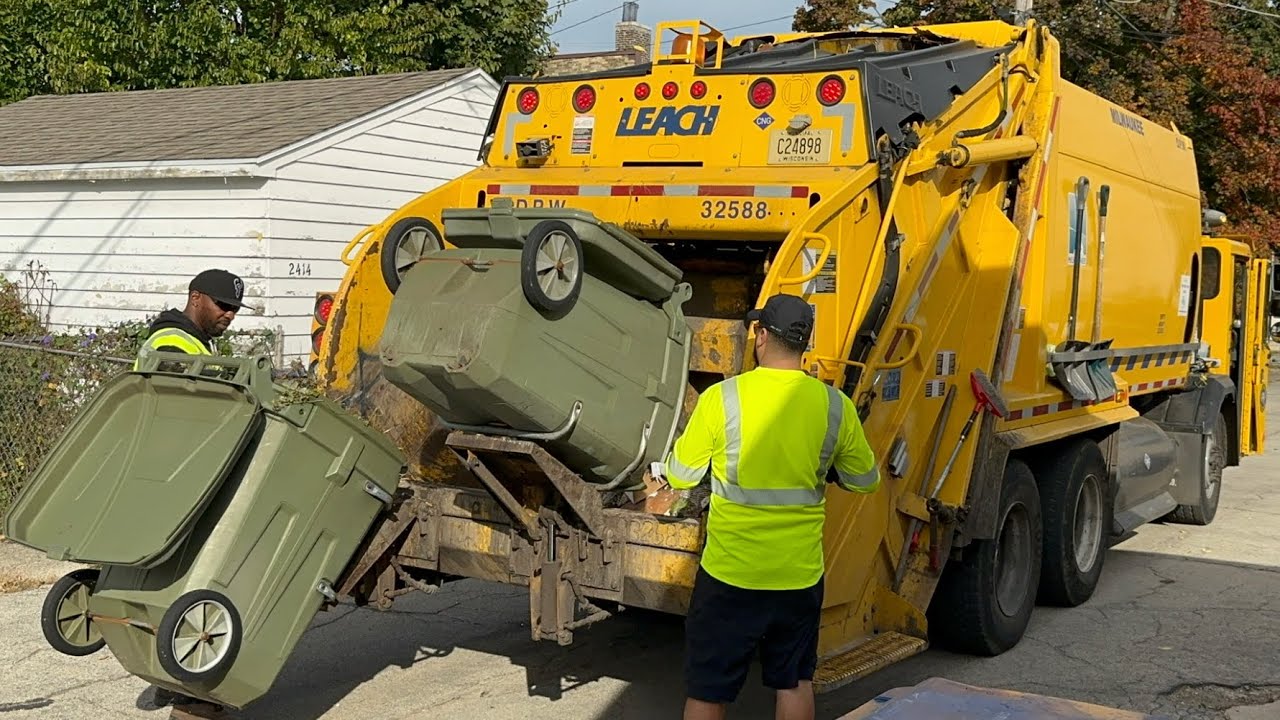 Yellow Milwaukee CNG CCC Leach 2rIII Rear Loader Garbage Truck Packing Alley Trash from Cool Carts 