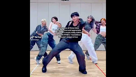 I love seeing them supporting each other❤️#shorts #hybe #bts #txt #enhypen #lesserafim #illit #kpop