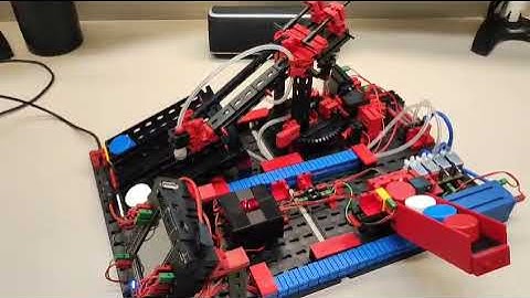 Color sorter robot with fischertechnik