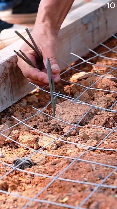 Cara yang cerdas memsang jaring jaring besi dengan alat seederhana #shorts