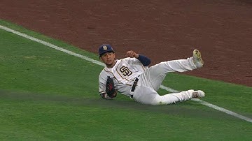 ARI@SD: Jay makes a nice sliding catch in right field