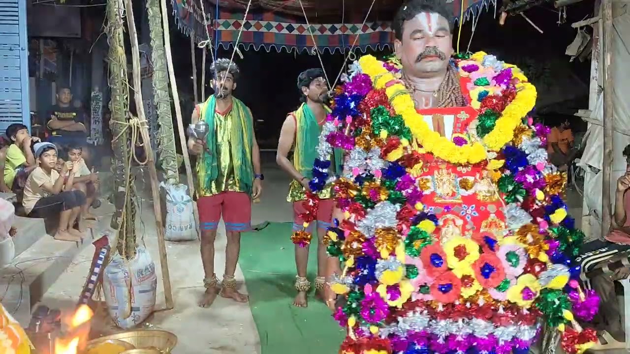 గాఢ శ్రీను దుర్గమ్మ సంబరం రామచంద్ర పురం  8367533665 9494097308. 