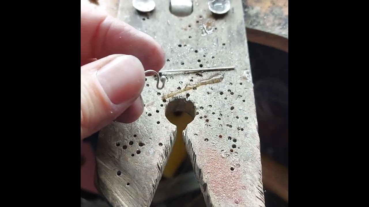 Making of enamel earrings on recycled fine silver