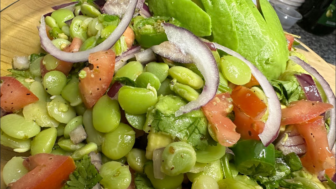Rica ensalada 🥗 de habas tiernas