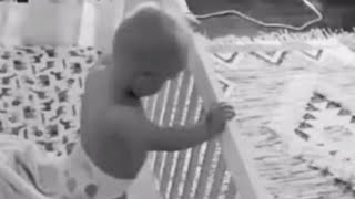 С помощью камеры видеонаблюдения родители поняли, почему ребенок просыпается и плачет в их комнате